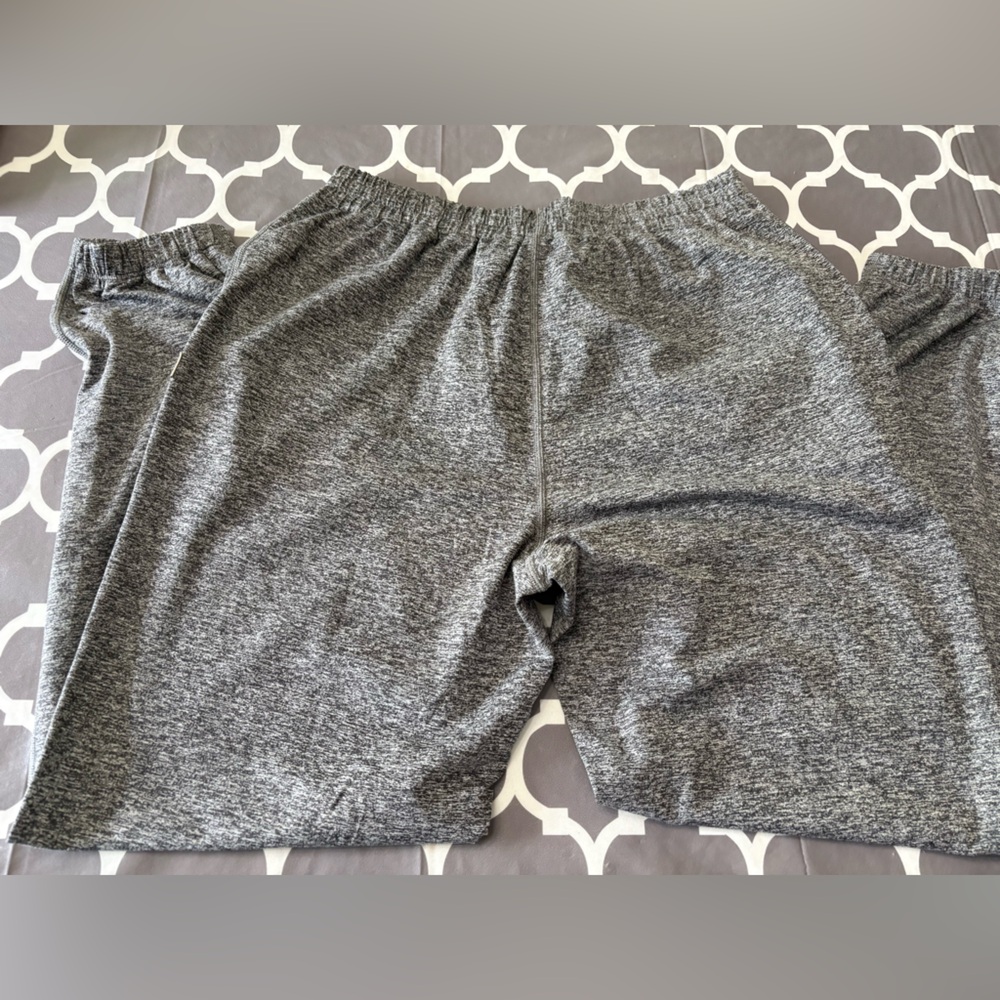 VUORI Women’s Boyfriend Joggers - Picture 5 of 8